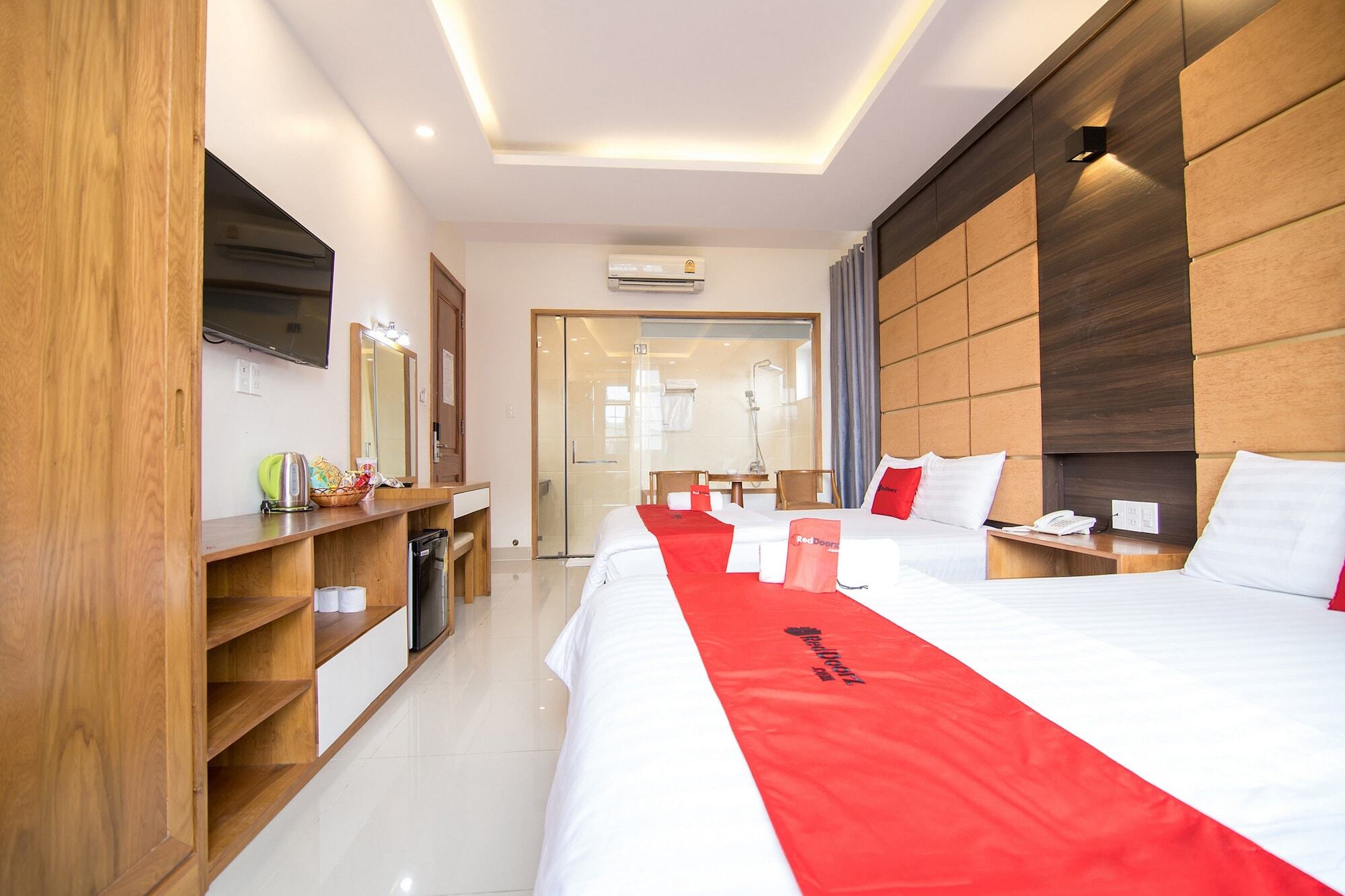 Reddoorz Plus Near Lotte Mart Cong Hoa Ho Chi Minh City Exterior photo