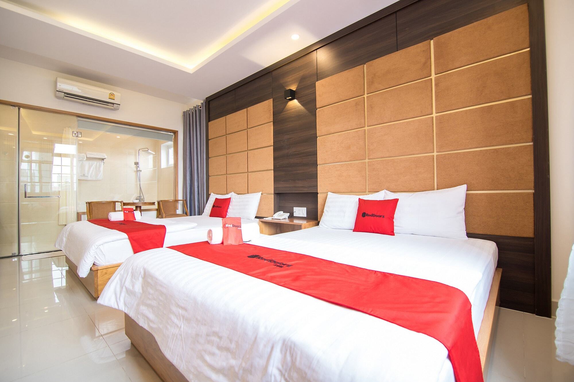 Reddoorz Plus Near Lotte Mart Cong Hoa Ho Chi Minh City Exterior photo